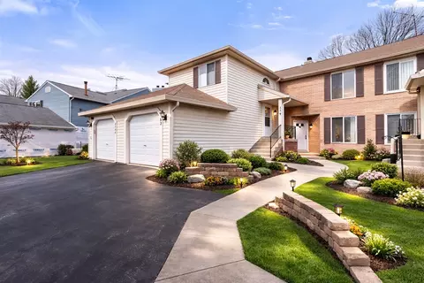 2404 Danbury Dr #B1, Woodridge, IL 60517