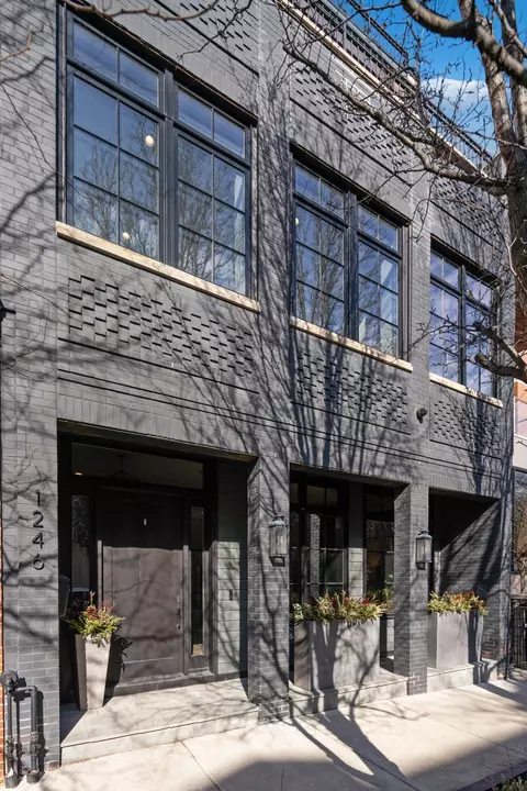 1246 W George St, Chicago, IL 60657