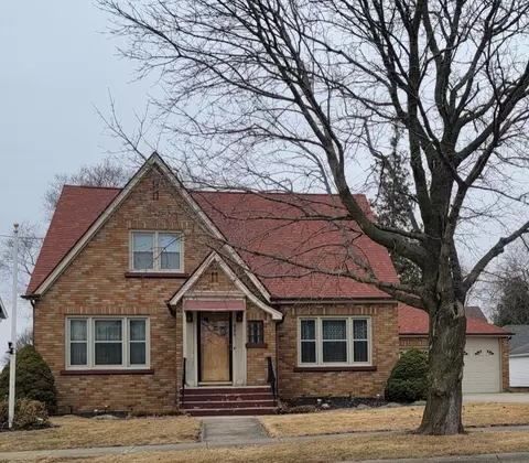 506 N 1st St, Ashton, IL 61006