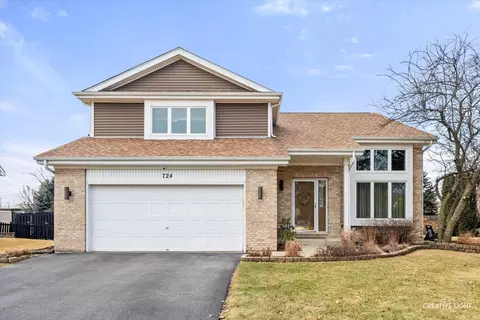 724 Small Ct, Naperville, IL 60563