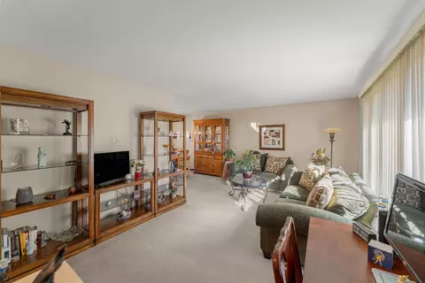 Living - Undisclosed, Mokena, IL 60448 photo 1 of 7