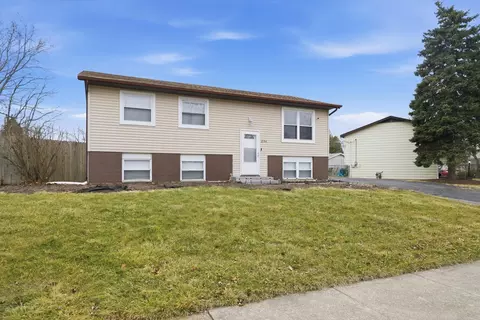 234 Malibu Dr, Bolingbrook, IL 60440