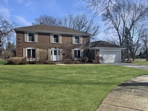 840 W Partridge Dr, Palatine, IL 60067