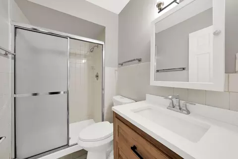 Bath - 484 Shenstone Rd, Riverside, IL 60546 photo 4 of 4
