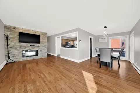 Living - 484 Shenstone Rd, Riverside, IL 60546 photo 2 of 3