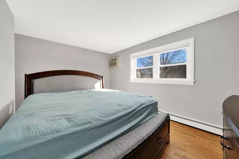 Bedroom - 484 Shenstone Rd, Riverside, IL 60546 photo 6 of 8