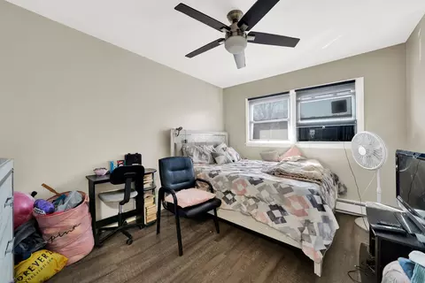 Bedroom - 484 Shenstone Rd, Riverside, IL 60546 photo 4 of 8