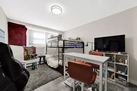 Bedroom - 484 Shenstone Rd, Riverside, IL 60546 photo 1 of 8