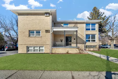 Exterior - 484 Shenstone Rd, Riverside, IL 60546 photo 2 of 4