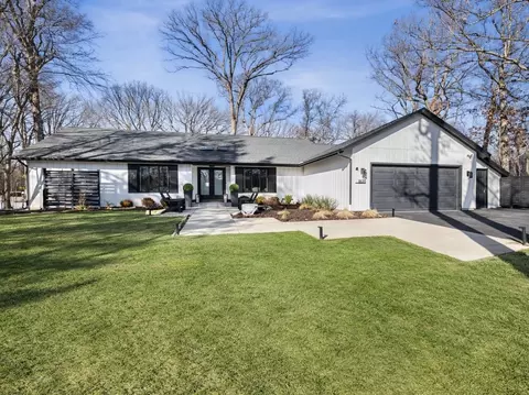 1828 White Fence Ln, Libertyville, IL 60048