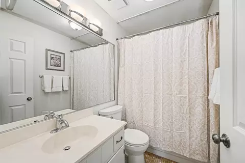 Bath - Undisclosed, Wheaton, IL 60189 photo 2 of 2