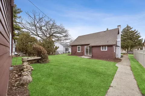 Exterior - 575 S Wall St, Kankakee, IL 60901 photo 6 of 7