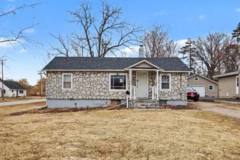 527 S Calumet Ave, Aurora, IL 60506