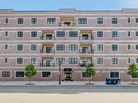 105 S Cottage Hill Ave #204, Elmhurst, IL 60126
