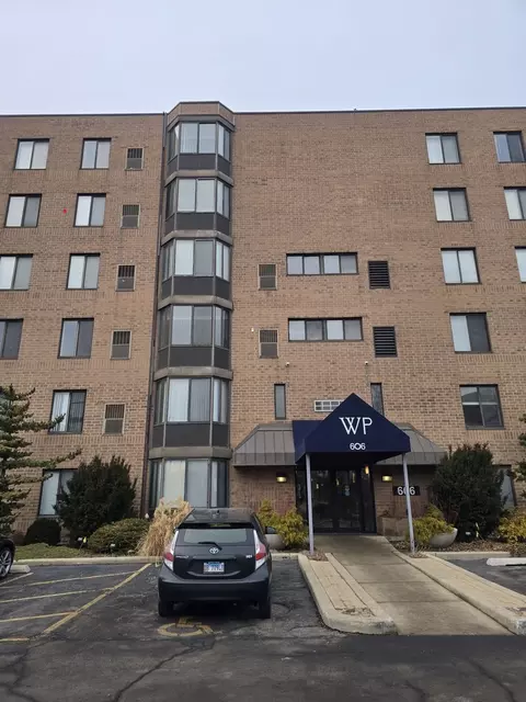 606 E Woodland Park Ave #310, Chicago, IL 60616