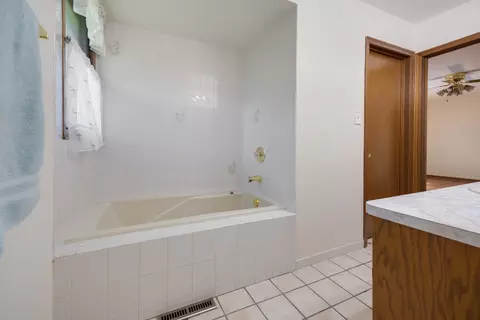 Bath - Undisclosed, Mokena, IL 60448 photo 3 of 4