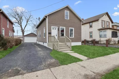 446 S Jackson St, Waukegan, IL 60085