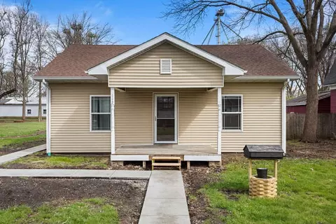 112 E Center St, Seymour, IL 61875