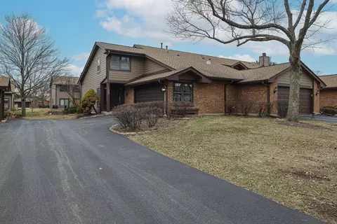 120 White Birch Ln, Westmont, IL 60559