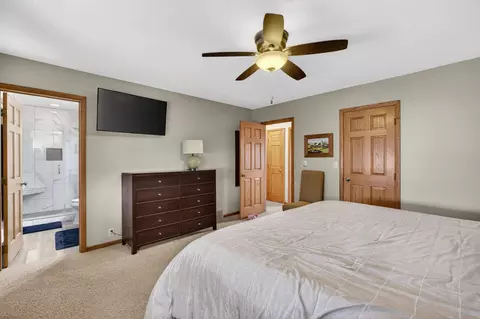 Bedroom - 3615 74th St, Moline, IL 61265 photo 6 of 7