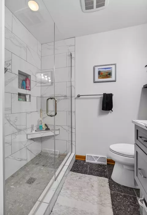 Bath - 3615 74th St, Moline, IL 61265 photo 2 of 5