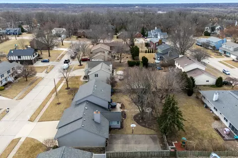 View/Area - 3615 74th St, Moline, IL 61265 photo 2 of 3