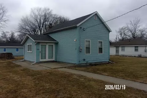 101 N Market St, Watseka, IL 60970
