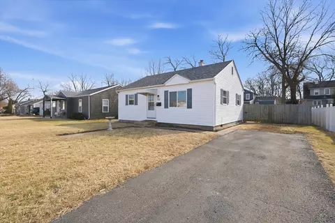 722 W Park Ave, Aurora, IL 60506