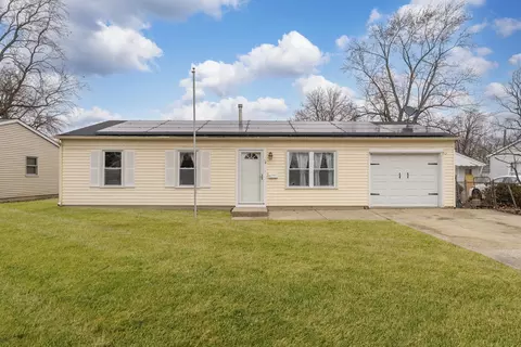 12 E Pine St, Streamwood, IL 60107