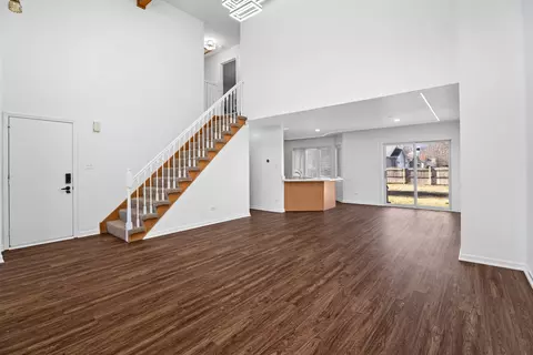 Living - 262 Lakeview Ct, Steger, IL 60475 photo 3 of 5