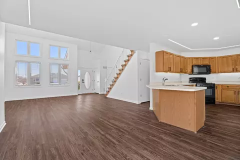 Living - 262 Lakeview Ct, Steger, IL 60475 photo 5 of 5