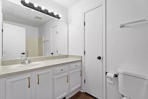 Bath - 262 Lakeview Ct, Steger, IL 60475 photo 1 of 2