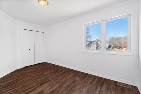 Bedroom - 262 Lakeview Ct, Steger, IL 60475 photo 6 of 6
