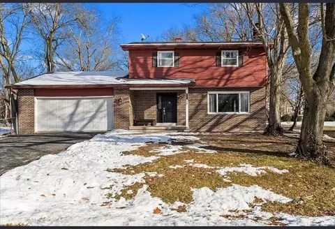 250 N View St, Hinckley, IL 60520