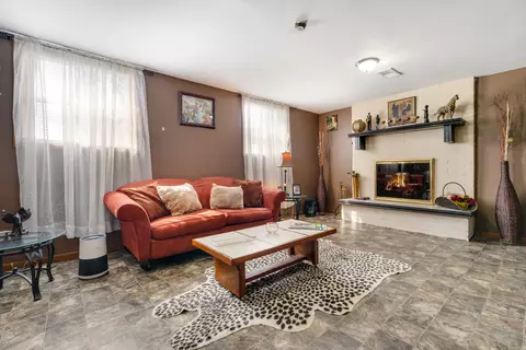 Living - 17541 Maple Ave, Lansing, IL 60438 photo 4 of 5