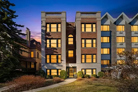 558 W Deming Pl #2, Chicago, IL 60614
