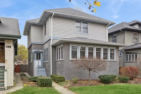 529 S Euclid Ave, Oak Park, IL 60304