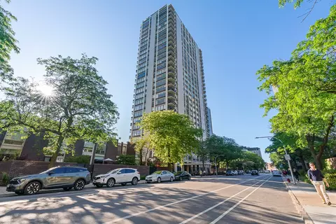1455 N Sandburg Ter #2907B, Chicago, IL 60610