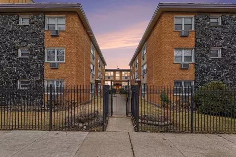 1527 W Sherwin Ave #2N, Chicago, IL 60626