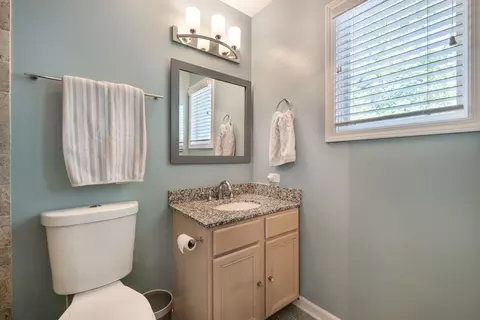 Bath - 1307 Glengary Ct, Wheeling, IL 60090 photo 3 of 3