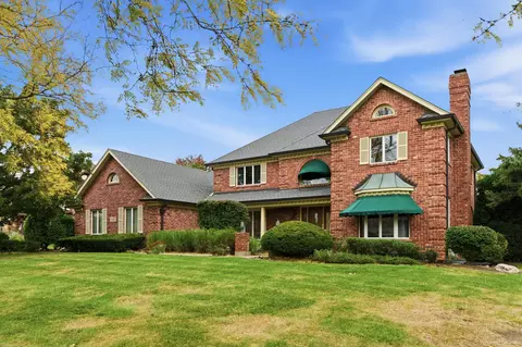8261 Lake Ridge Dr, Burr Ridge, IL 60527
