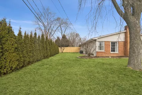 Exterior - 148 Wilshire Dr, Wheeling, IL 60090 photo 2 of 2