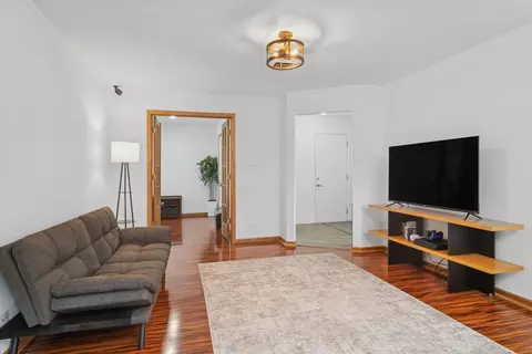 Living - 148 Wilshire Dr, Wheeling, IL 60090 photo 2 of 2