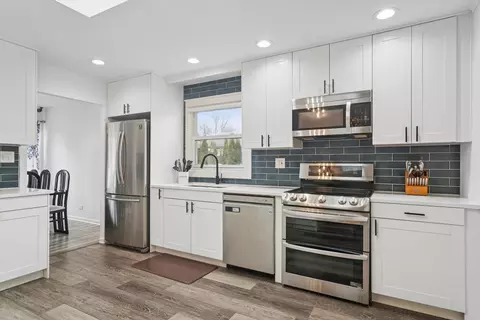 Kitchen - 148 Wilshire Dr, Wheeling, IL 60090 photo 1 of 2