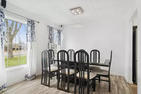 Dining - 148 Wilshire Dr, Wheeling, IL 60090 photo 1 of 1