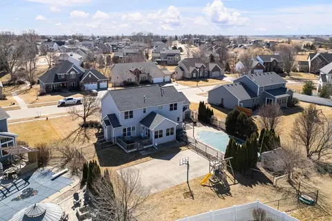 View/Area - 408 Tombergs Dr, Eldridge, IA 52748 photo 4 of 7