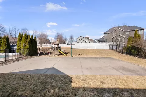 Exterior - 408 Tombergs Dr, Eldridge, IA 52748 photo 7 of 10