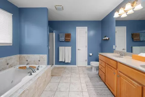 Bath - 408 Tombergs Dr, Eldridge, IA 52748 photo 2 of 7