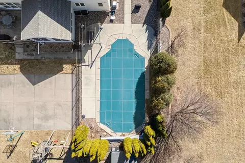 Exterior - 408 Tombergs Dr, Eldridge, IA 52748 photo 2 of 10