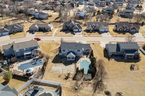 View/Area - 408 Tombergs Dr, Eldridge, IA 52748 photo 5 of 7